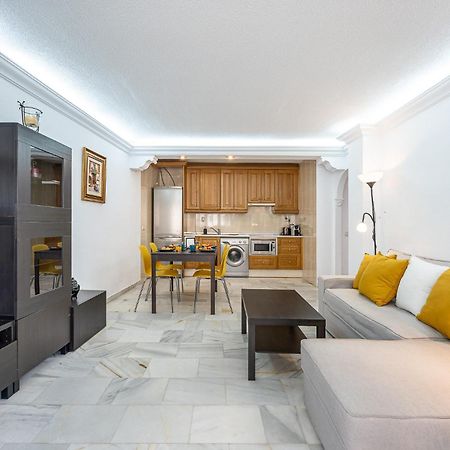 797 Holiday Rentals - Piso Para 3 En La Carihuela Con Piscina Torremolinos Eksteriør bilde