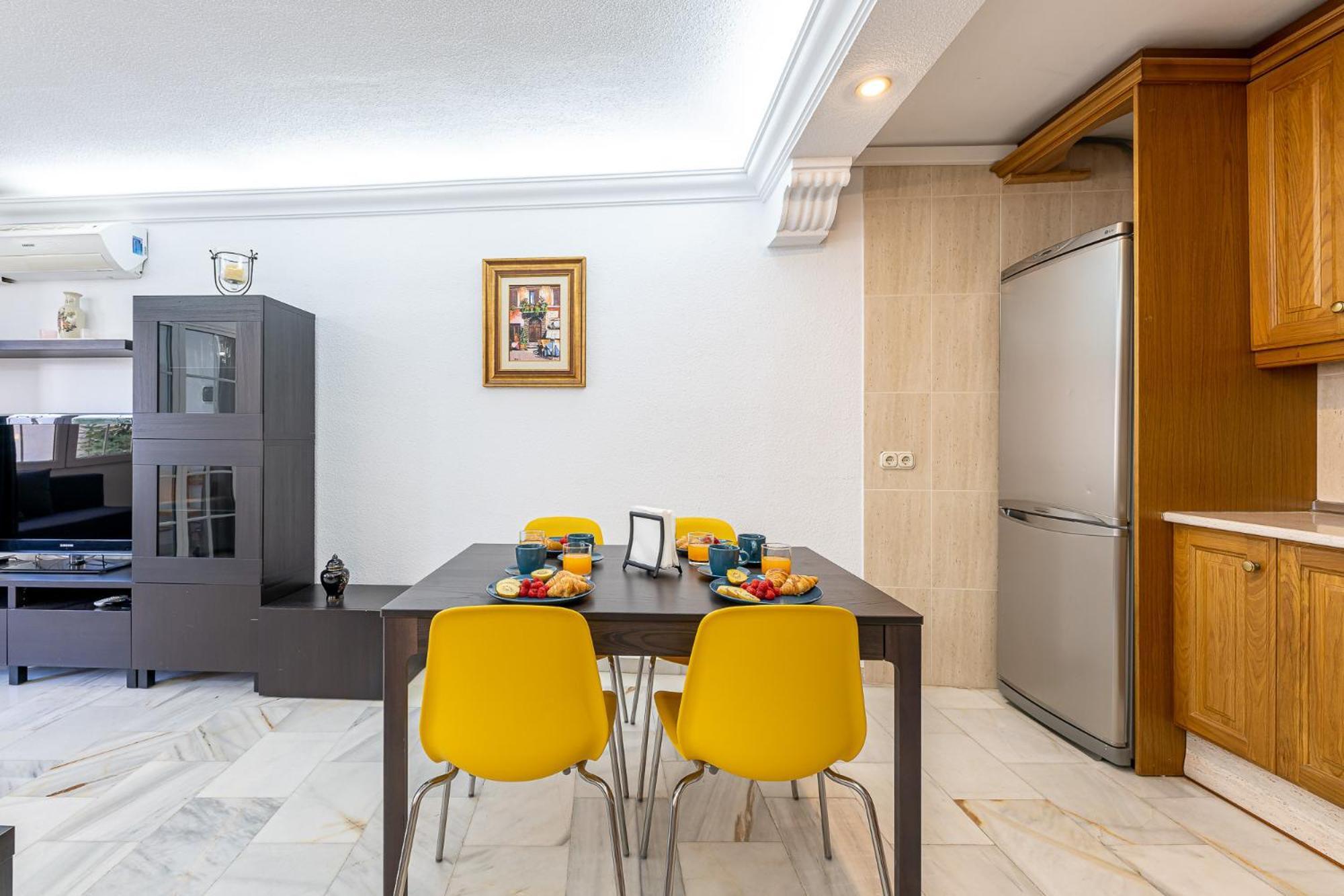 797 Holiday Rentals - Piso Para 3 En La Carihuela Con Piscina Torremolinos Eksteriør bilde